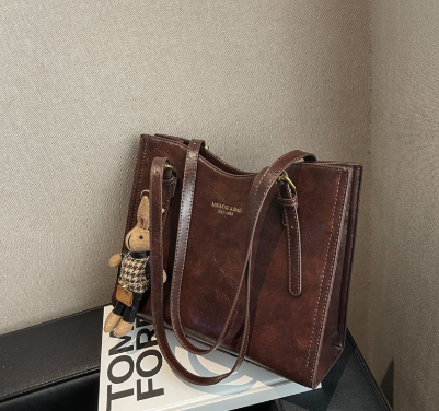 Vintage Chic Spacious Shoulder Bag