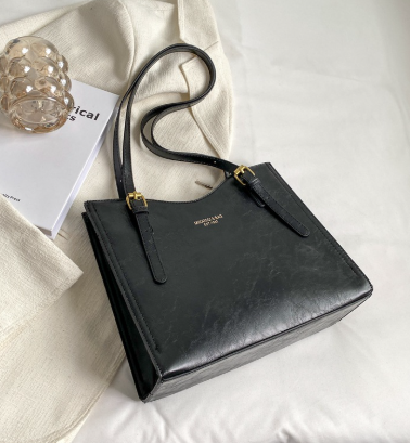 Vintage Chic Spacious Shoulder Bag