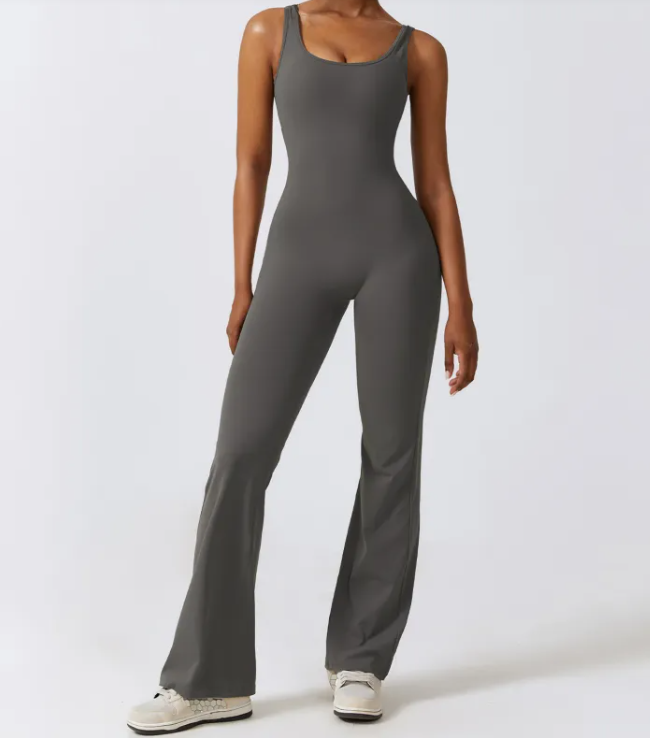 Chic Hollow-Back Fitness Gear