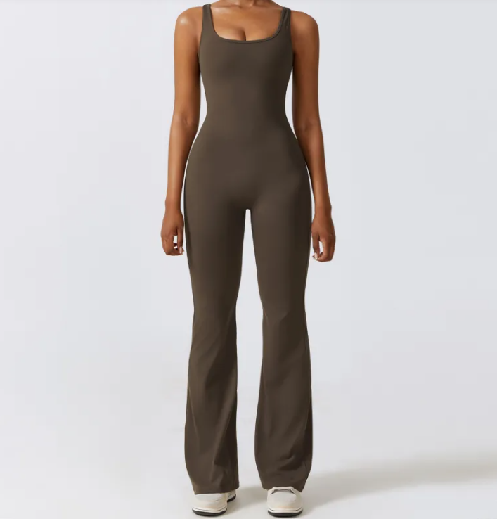 Chic Hollow-Back Fitness Gear