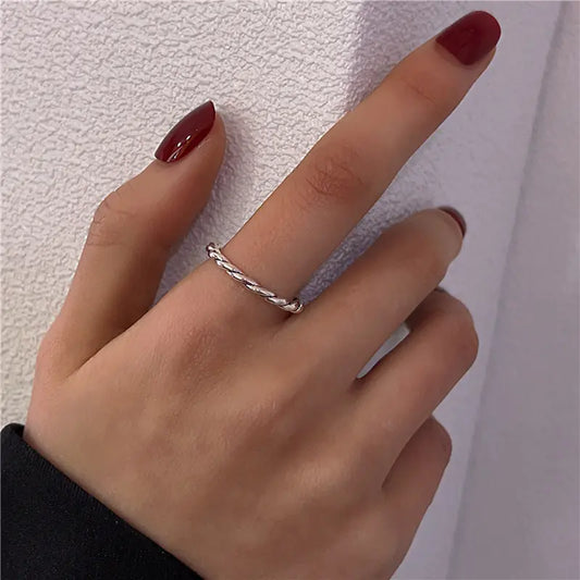 Simple Vintage Women's Fashion Ring