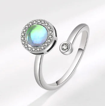 Chic Spin Ring for Fashion-Forward Women featuring a stunning gemstone and elegant design.